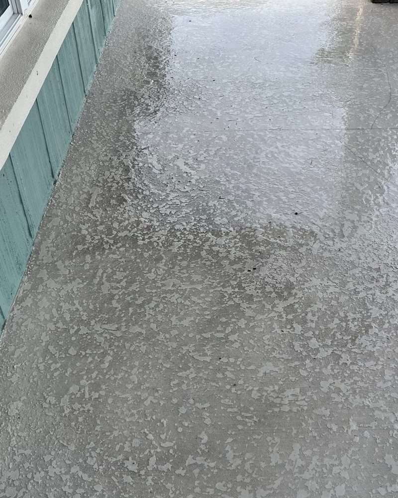 Front porch concrete before cleaning