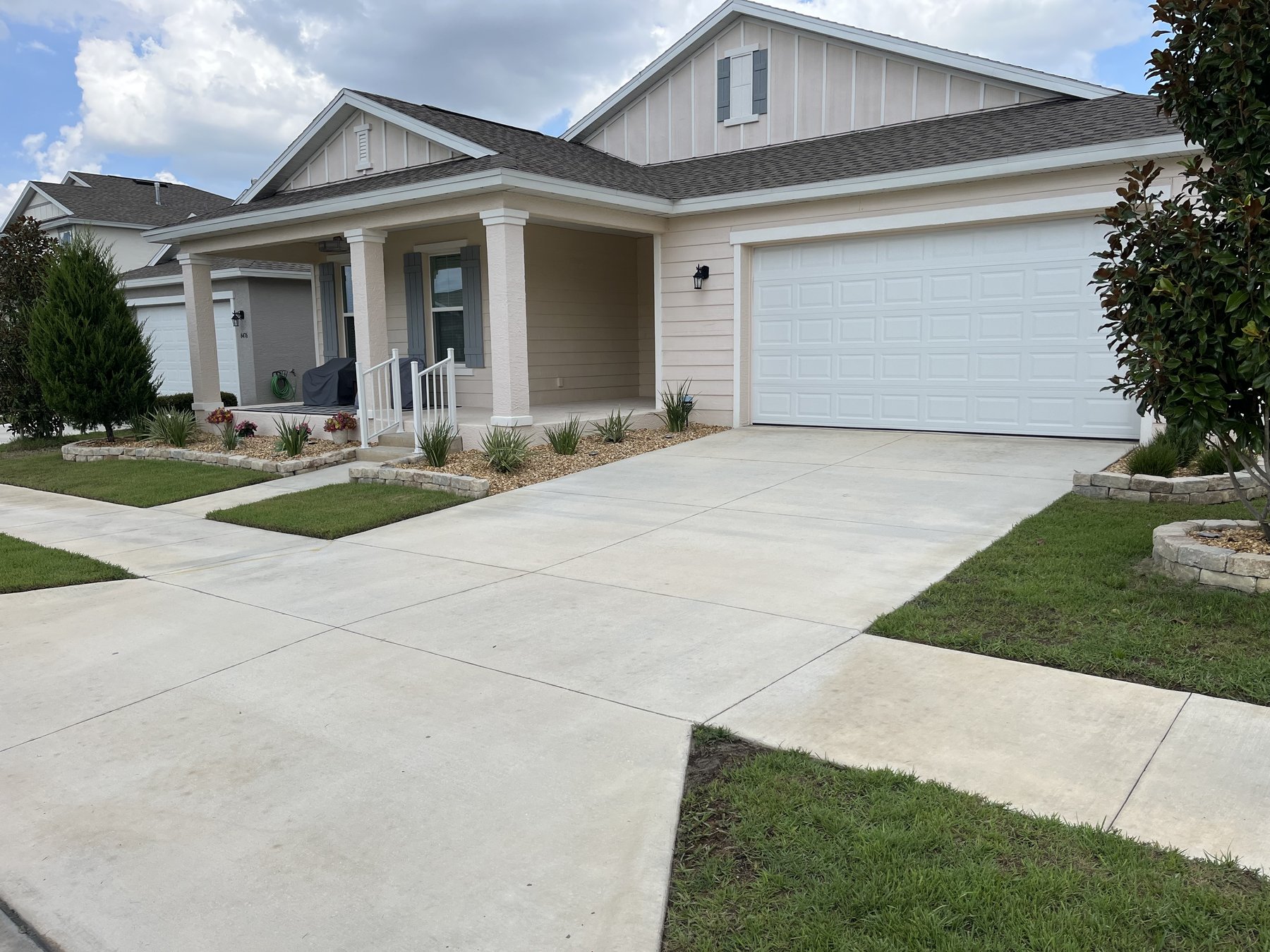 Clean driveway and sidewalk after cleaning at ranch home