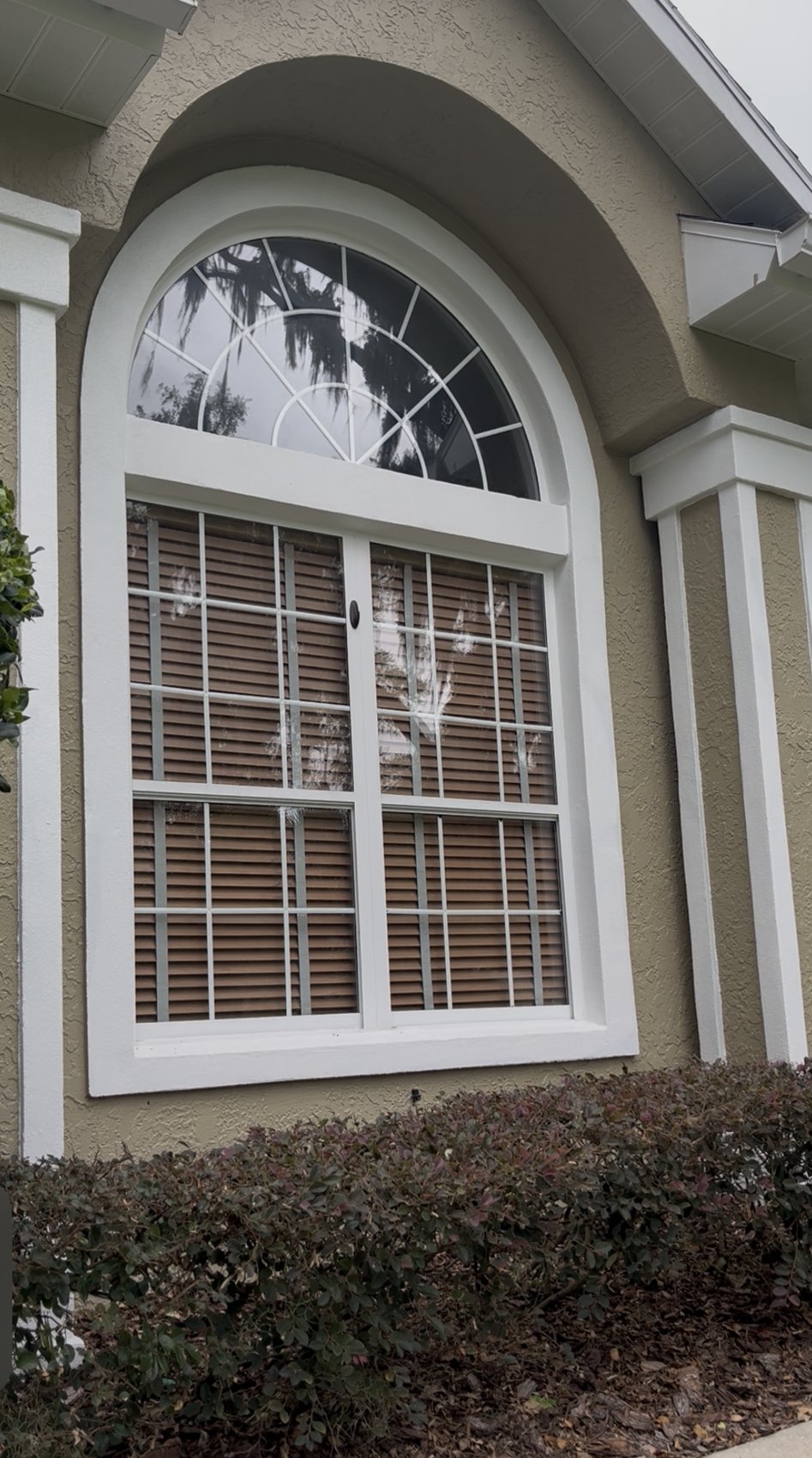 Arched window after cleaning — clear glass, white trim